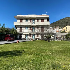 i-fiori-di-pietra-2.hotelitalianriviera.com/